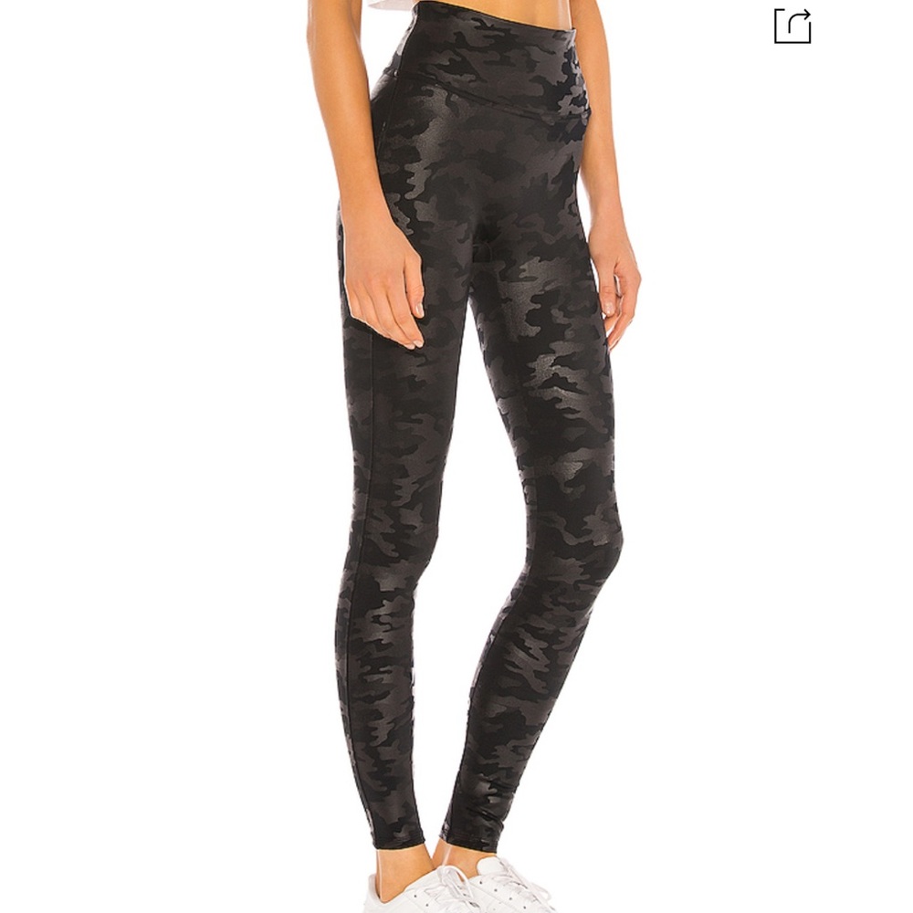 Spanxs Leggings.
